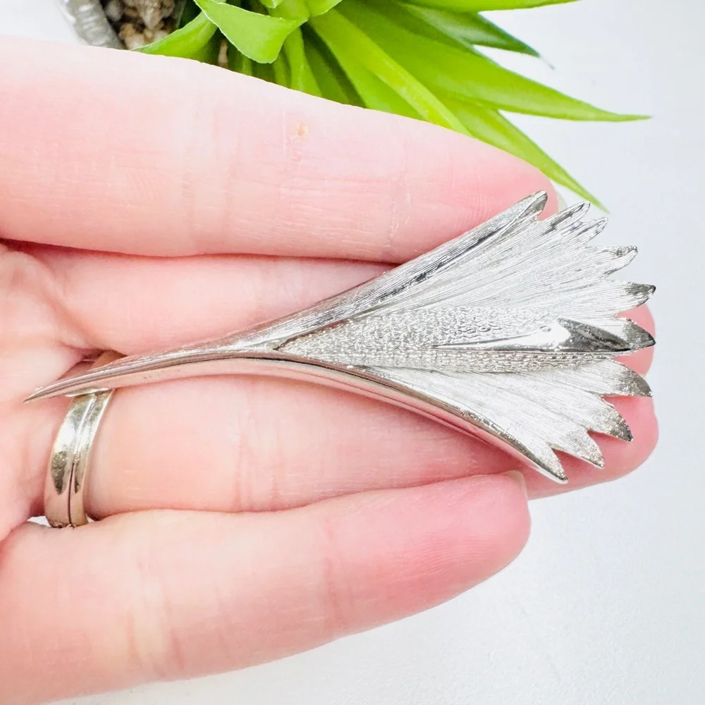 Vintage 40s Coro Retro Abstract Calla Lily Flower Pin Silver Tone Brooch